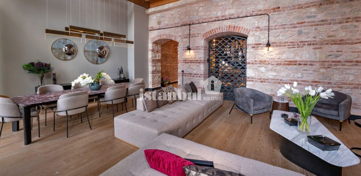 interior living area Büyük Yalı residential property for sale in istanbul and suitable for citizenship