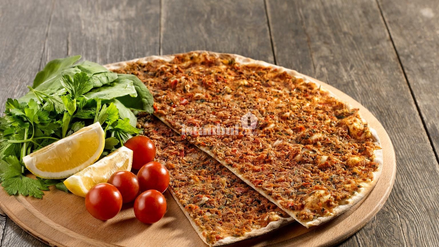 Turkish Food - Lahmacun
