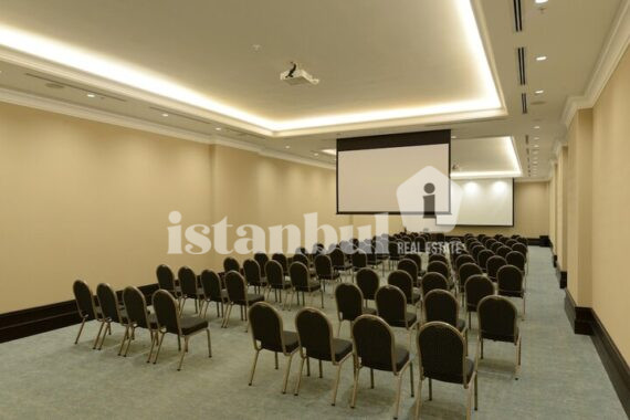 Hilton Halic prioritizes delivering an outstanding guest experience, fostering customer satisfaction and loyalty.