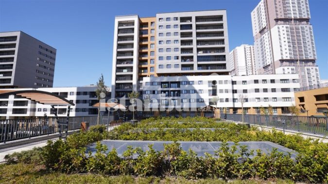 Semt Bahçekent A serene neighborhood with Turkish citizenship opportunities.